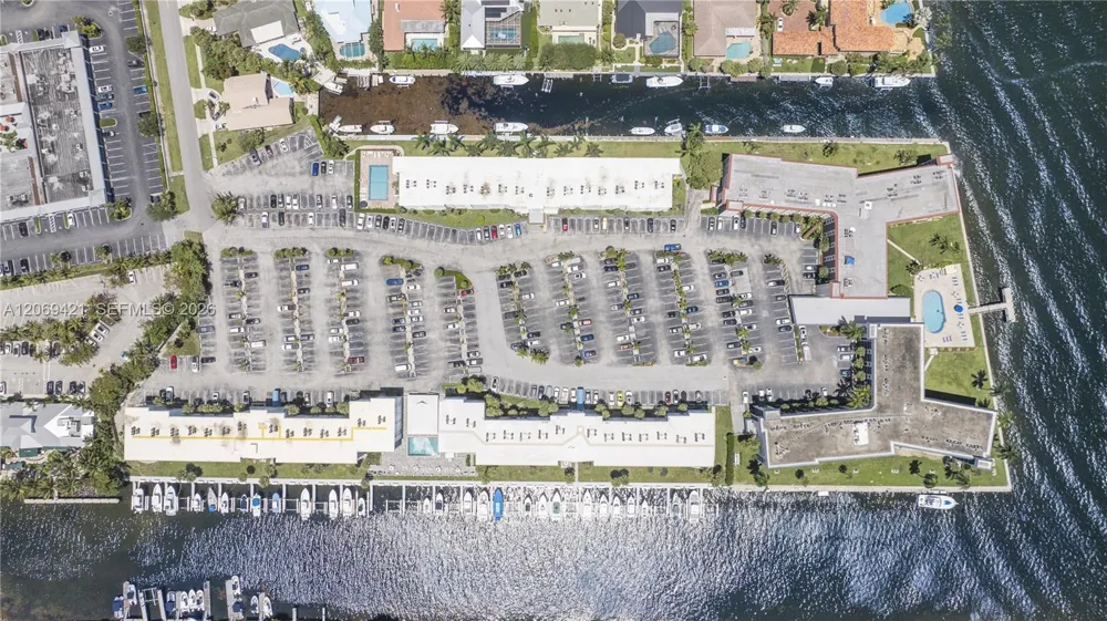 104 Paradise Harbour Blvd #114 North Palm Beach, FL 33408