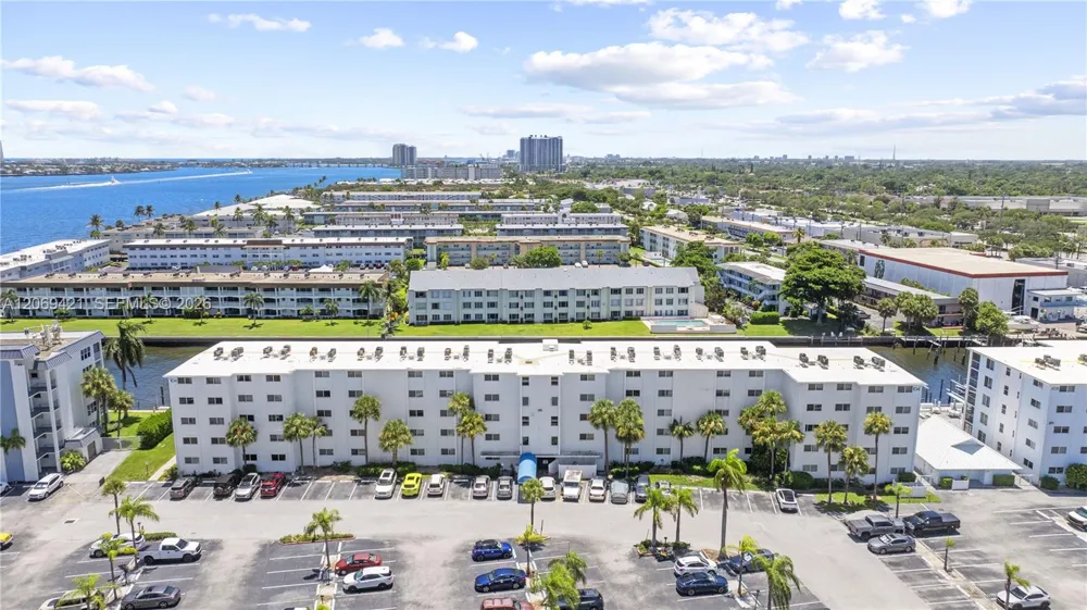 104 Paradise Harbour Blvd #114 North Palm Beach, FL 33408