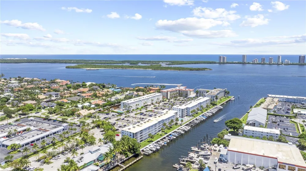 104 Paradise Harbour Blvd #114 North Palm Beach, FL 33408