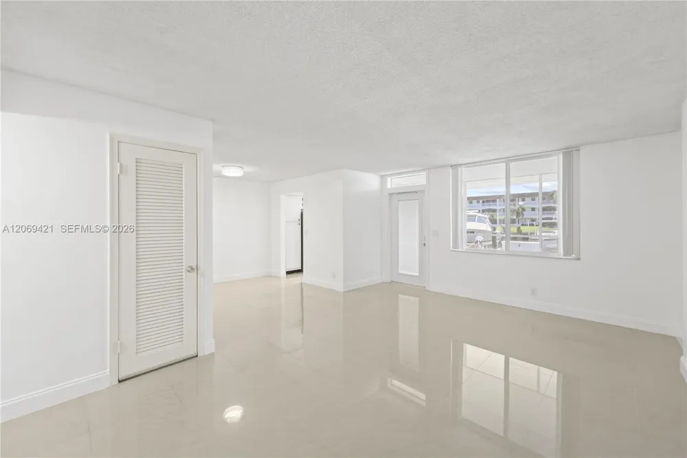 104 Paradise Harbour Blvd #114 North Palm Beach, FL 33408