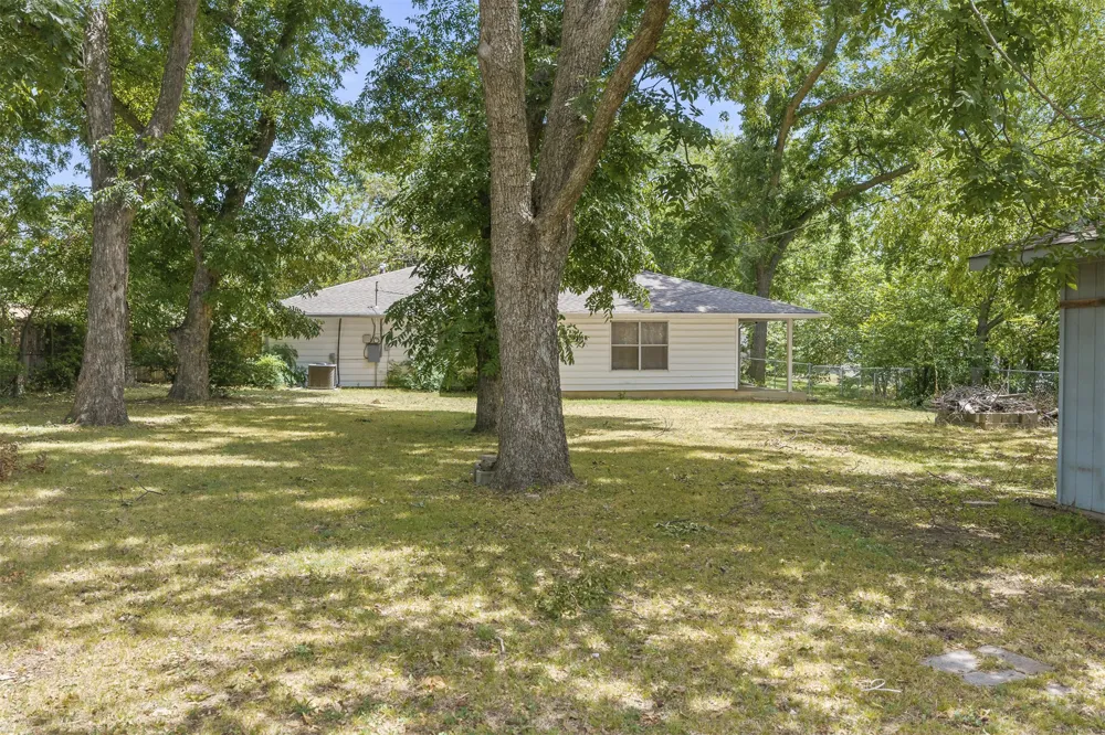 1415 Holt Street Ardmore, OK 73401