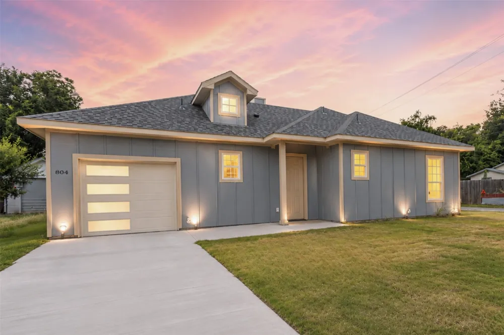 804 S 4th Street Bonham, TX 75418