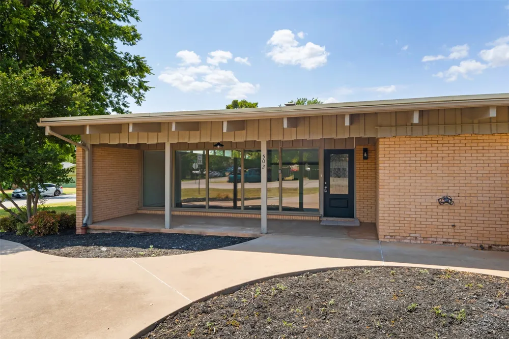 502 W Texas Avenue Iowa Park, TX 76367