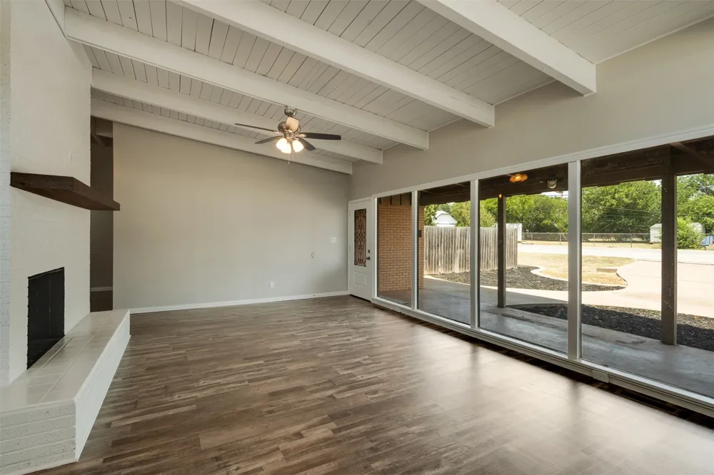 502 W Texas Avenue Iowa Park, TX 76367
