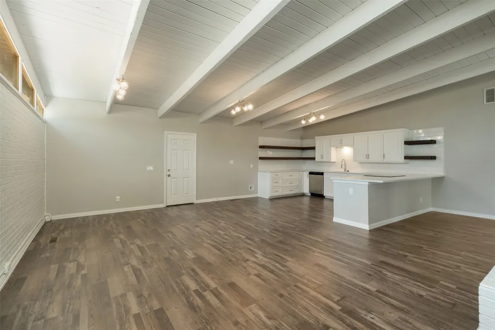 502 W Texas Avenue Iowa Park, TX 76367