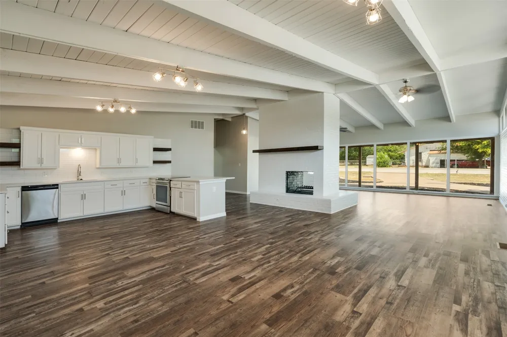 502 W Texas Avenue Iowa Park, TX 76367