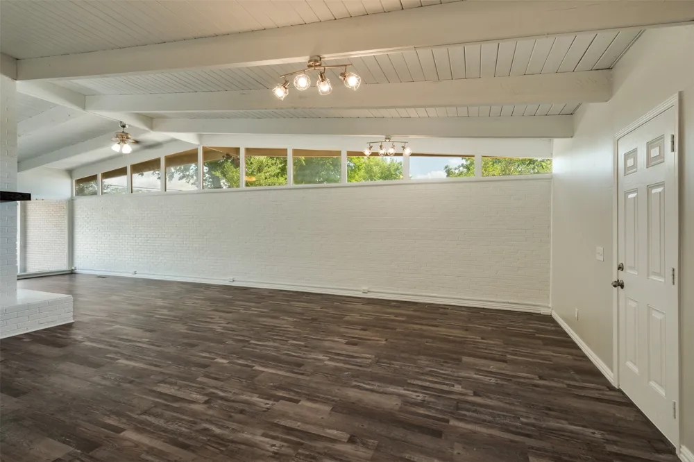 502 W Texas Avenue Iowa Park, TX 76367