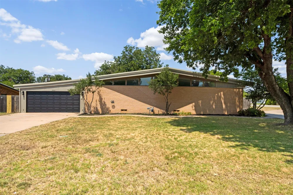 502 W Texas Avenue Iowa Park, TX 76367