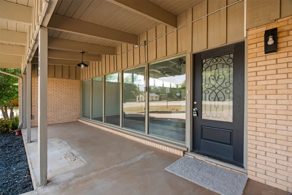 502 W Texas Avenue Iowa Park, TX 76367