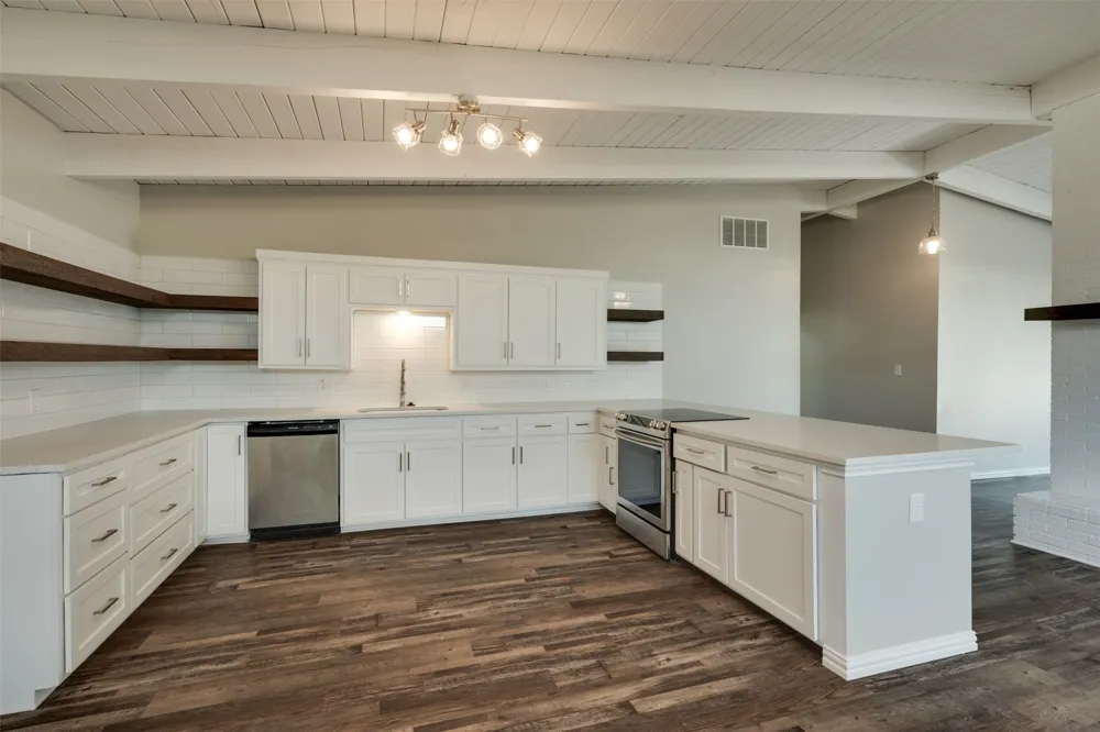 502 W Texas Avenue Iowa Park, TX 76367