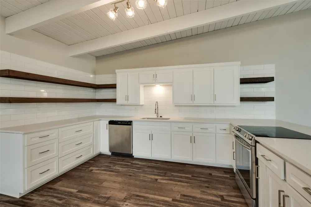 502 W Texas Avenue Iowa Park, TX 76367