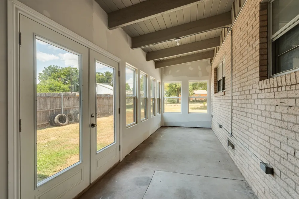 502 W Texas Avenue Iowa Park, TX 76367