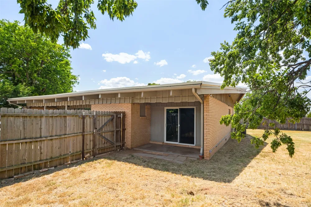502 W Texas Avenue Iowa Park, TX 76367