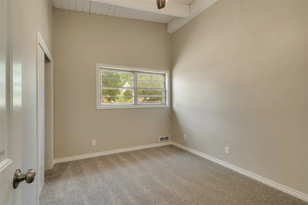 502 W Texas Avenue Iowa Park, TX 76367