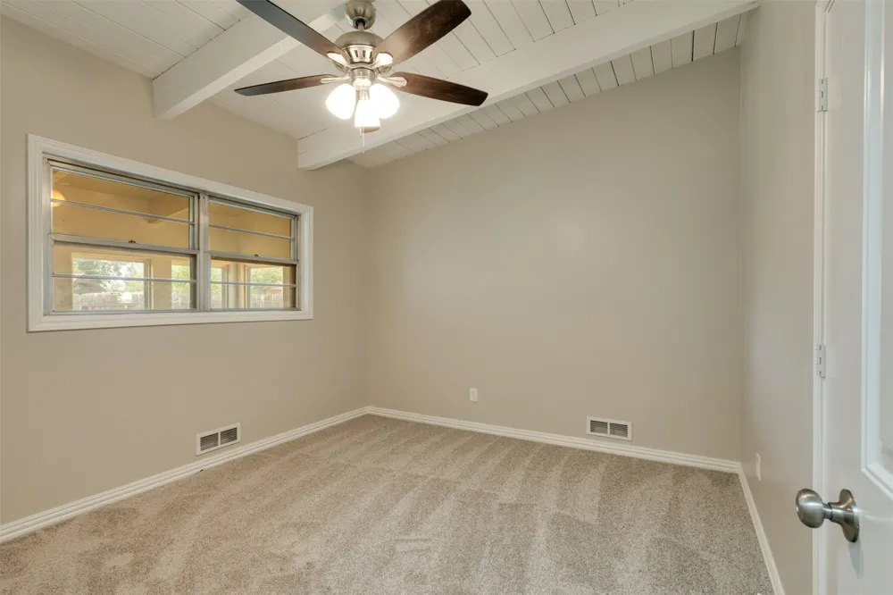 502 W Texas Avenue Iowa Park, TX 76367