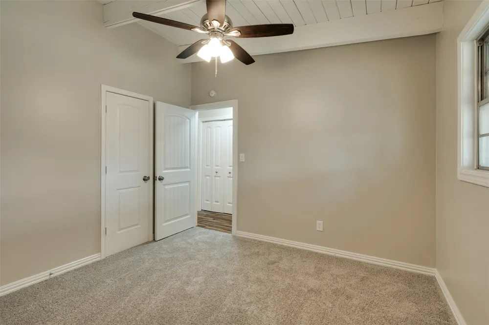 502 W Texas Avenue Iowa Park, TX 76367