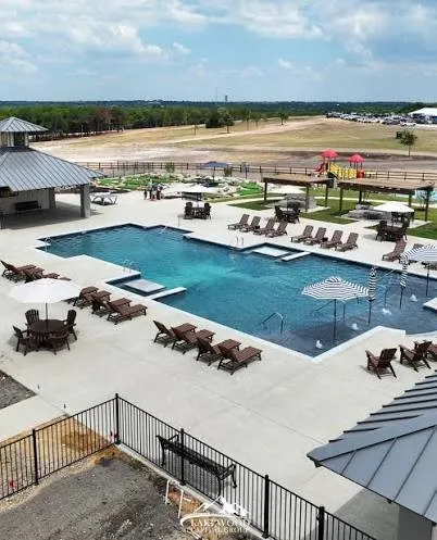 CABALLO Oak Leaf, TX 75154