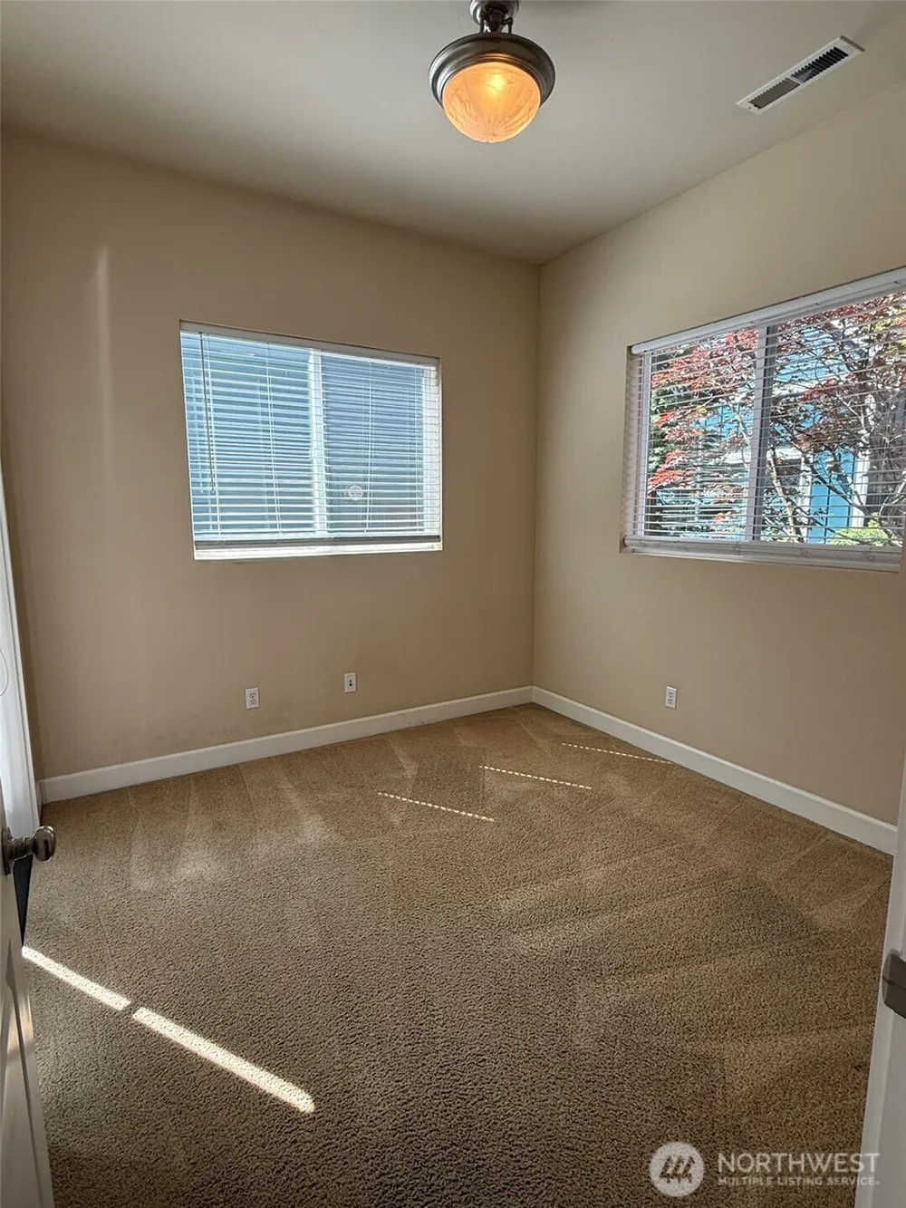 2593 22nd Avenue NE Issaquah, WA 98029