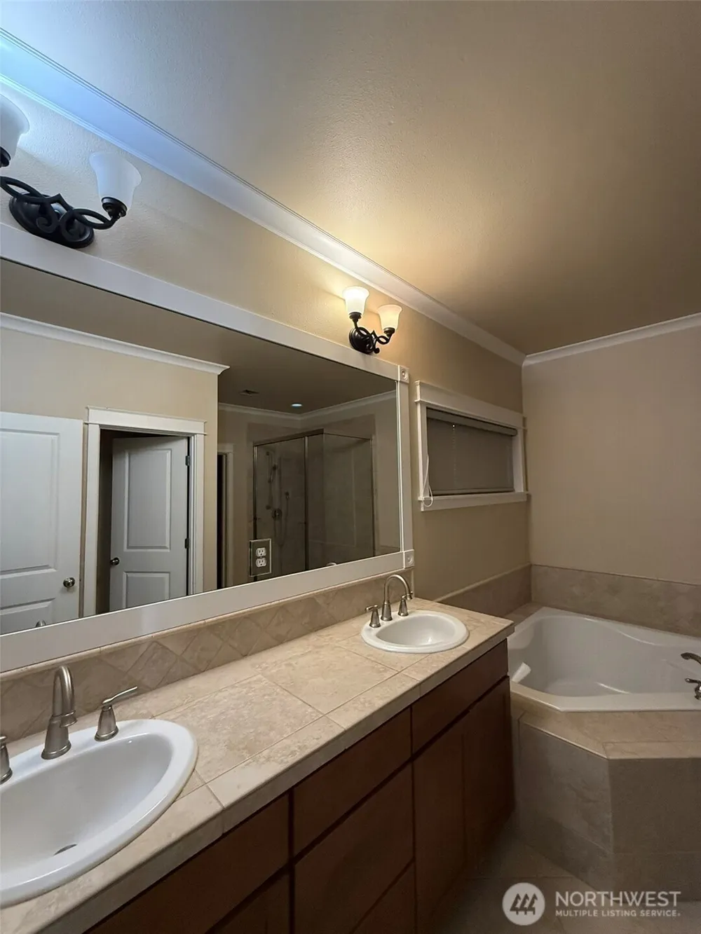 2593 22nd Avenue NE Issaquah, WA 98029