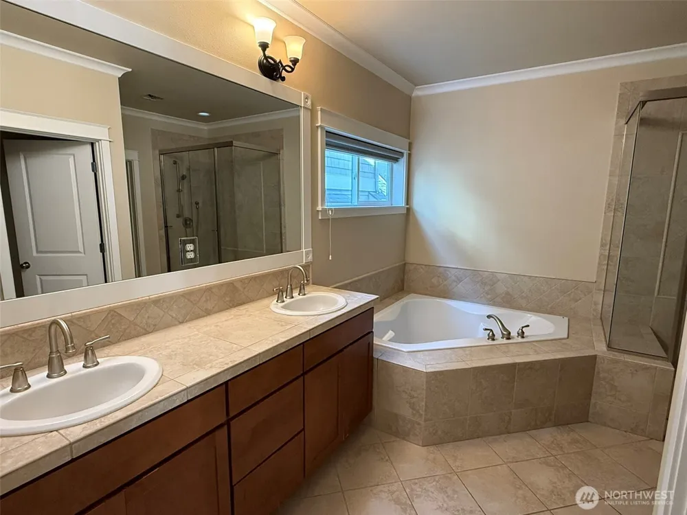 2593 22nd Avenue NE Issaquah, WA 98029