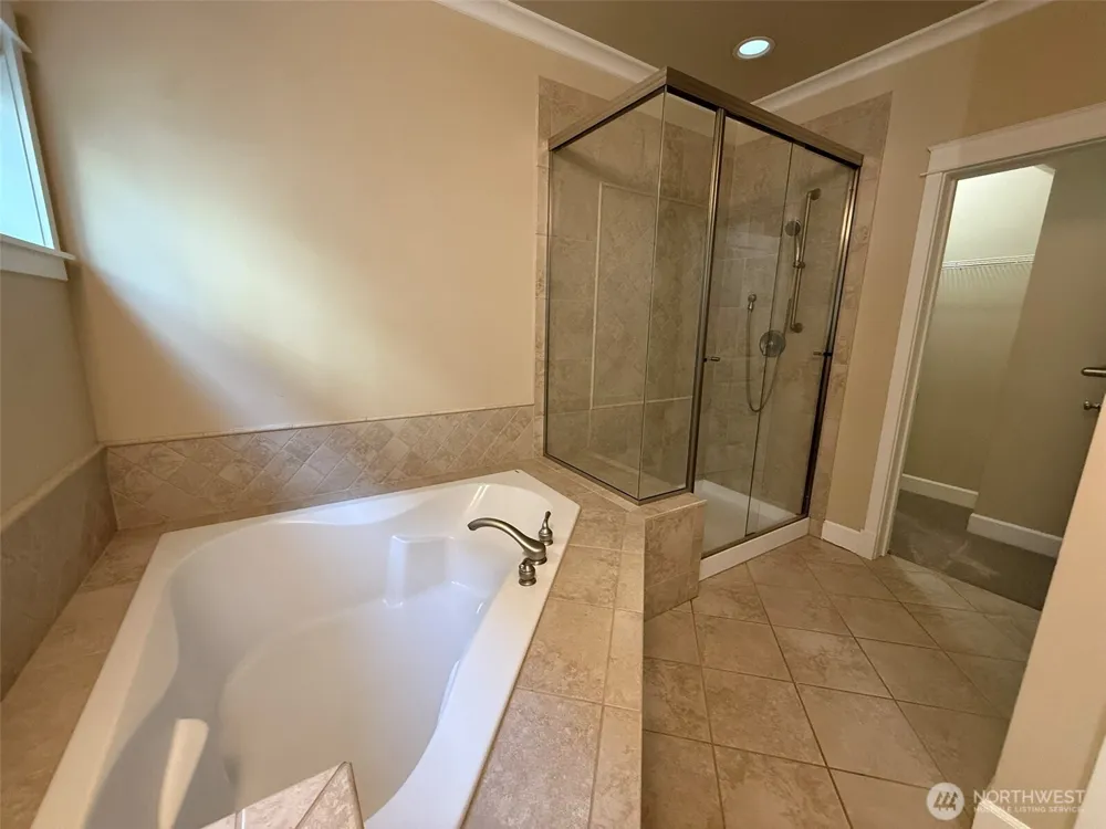 2593 22nd Avenue NE Issaquah, WA 98029