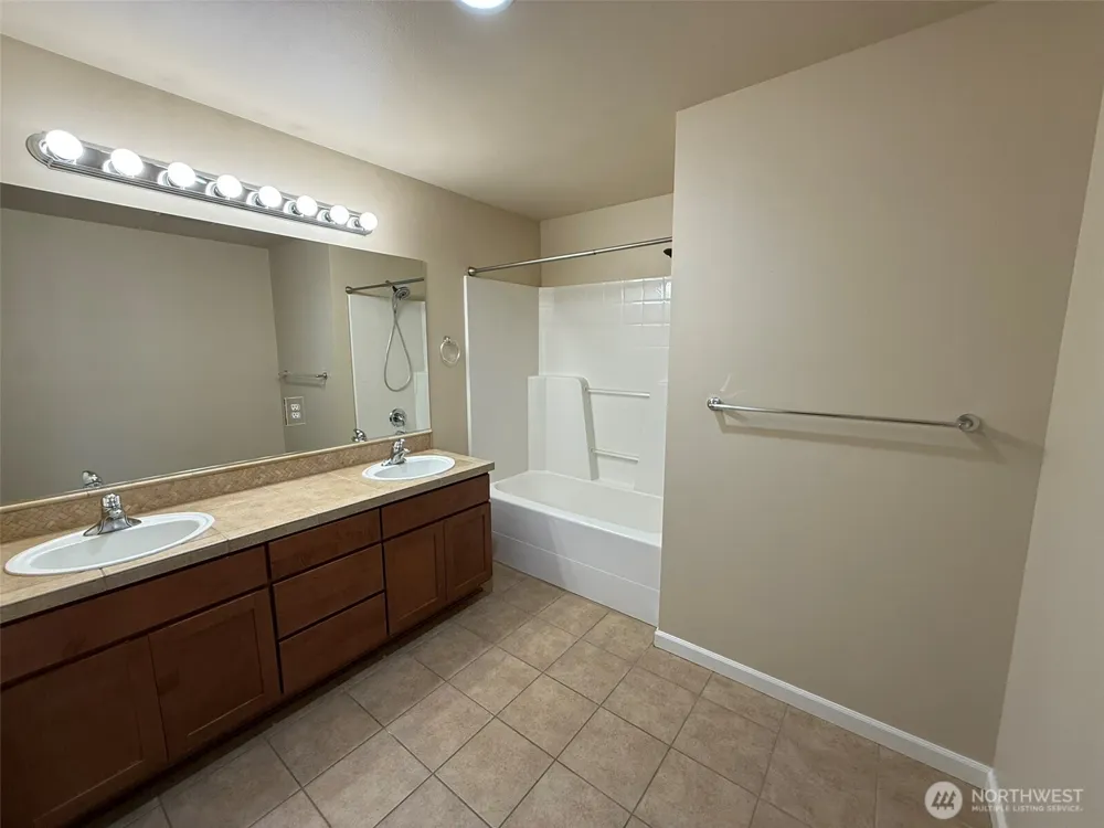 2593 22nd Avenue NE Issaquah, WA 98029