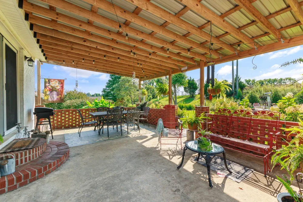 825 Apache Trl McMinnville, TN 37110