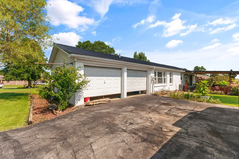 825 Apache Trl McMinnville, TN 37110
