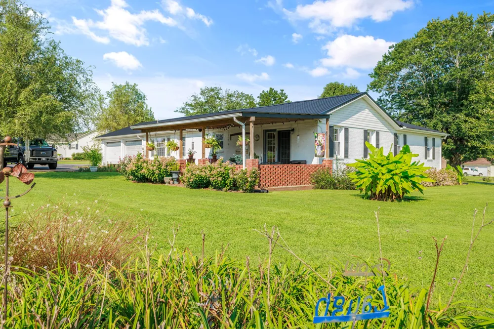825 Apache Trl McMinnville, TN 37110