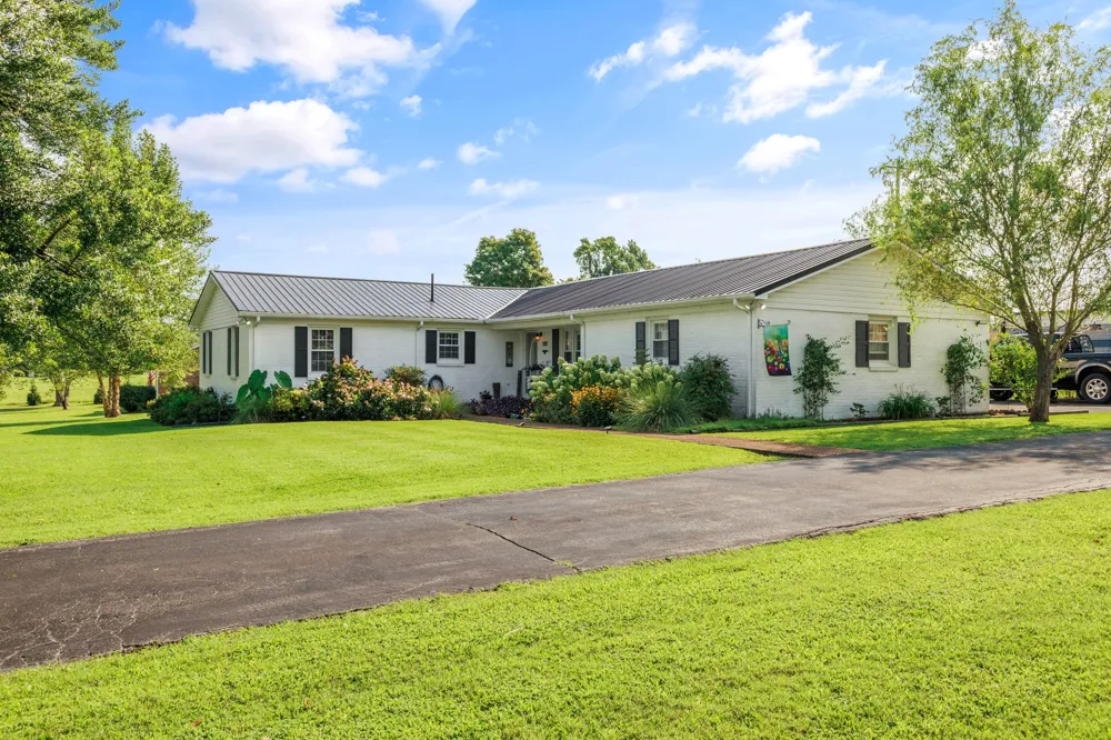 825 Apache Trl McMinnville, TN 37110