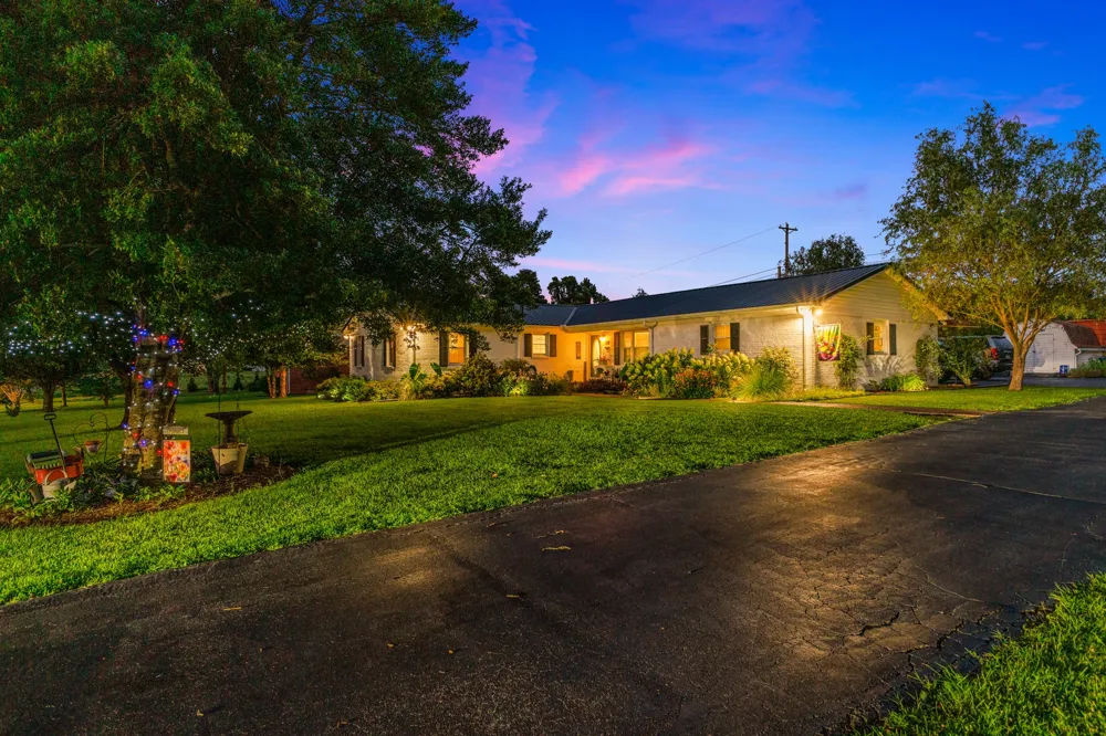825 Apache Trl McMinnville, TN 37110