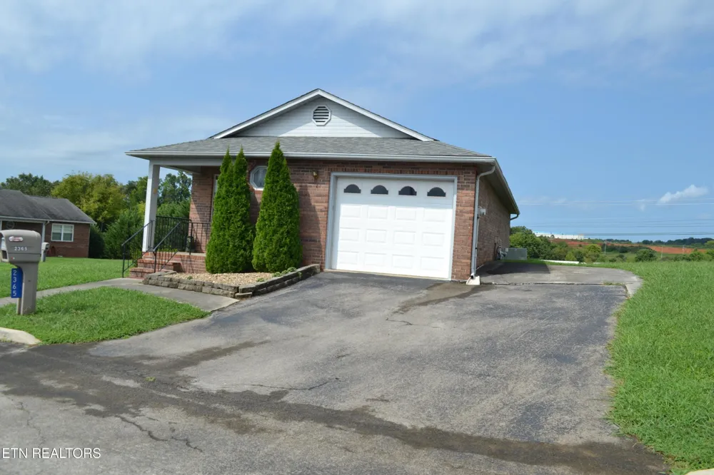 2365 Governors Court Maryville, TN 37801