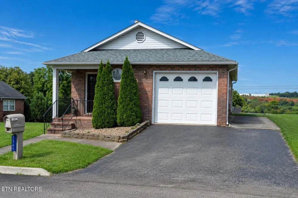 2365 Governors Court Maryville, TN 37801