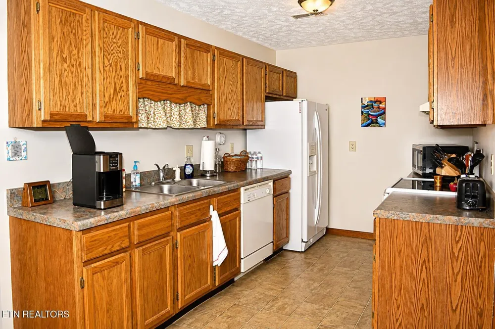 2365 Governors Court Maryville, TN 37801