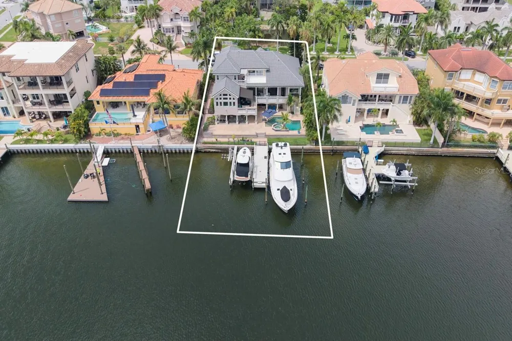 6113 PASADENA POINT BOULEVARD Gulfport, FL 33707