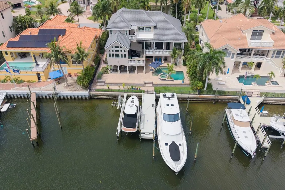 6113 PASADENA POINT BOULEVARD Gulfport, FL 33707