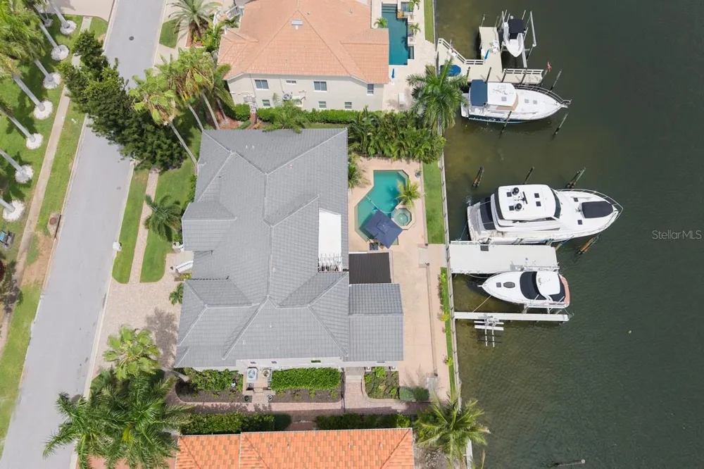 6113 PASADENA POINT BOULEVARD Gulfport, FL 33707