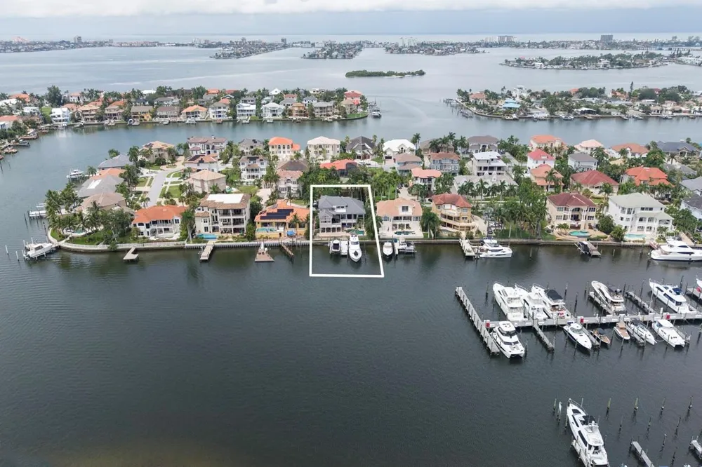 6113 PASADENA POINT BOULEVARD Gulfport, FL 33707