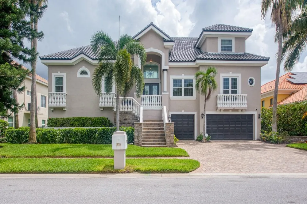 6113 PASADENA POINT BOULEVARD Gulfport, FL 33707