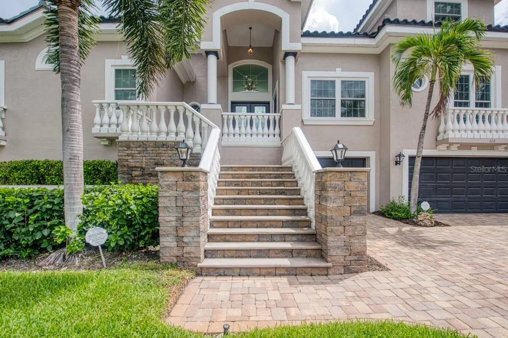 6113 PASADENA POINT BOULEVARD Gulfport, FL 33707