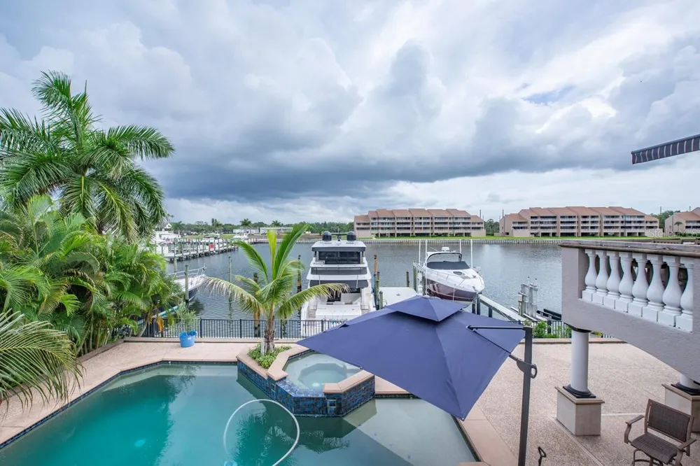 6113 PASADENA POINT BOULEVARD Gulfport, FL 33707