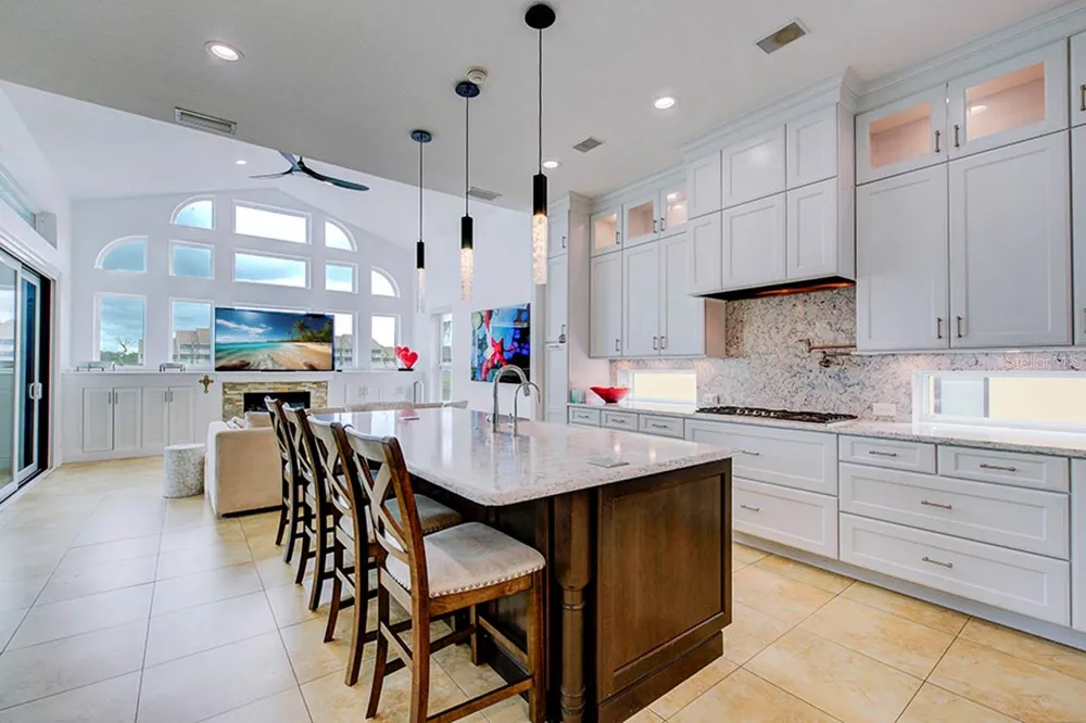 6113 PASADENA POINT BOULEVARD Gulfport, FL 33707