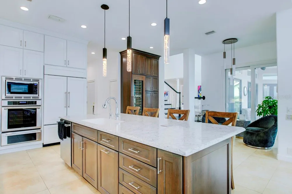 6113 PASADENA POINT BOULEVARD Gulfport, FL 33707