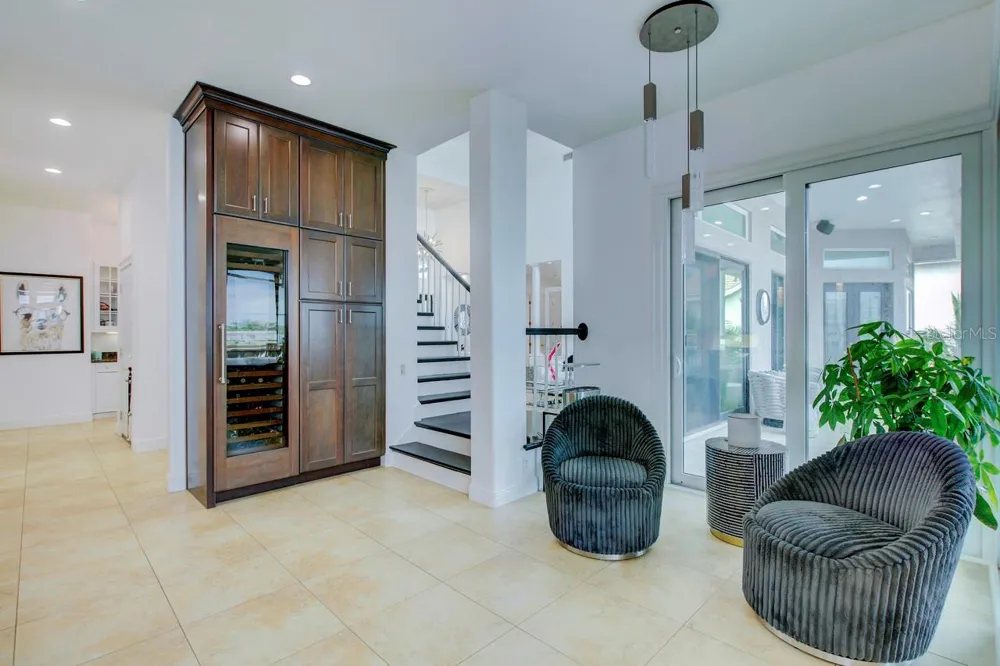 6113 PASADENA POINT BOULEVARD Gulfport, FL 33707
