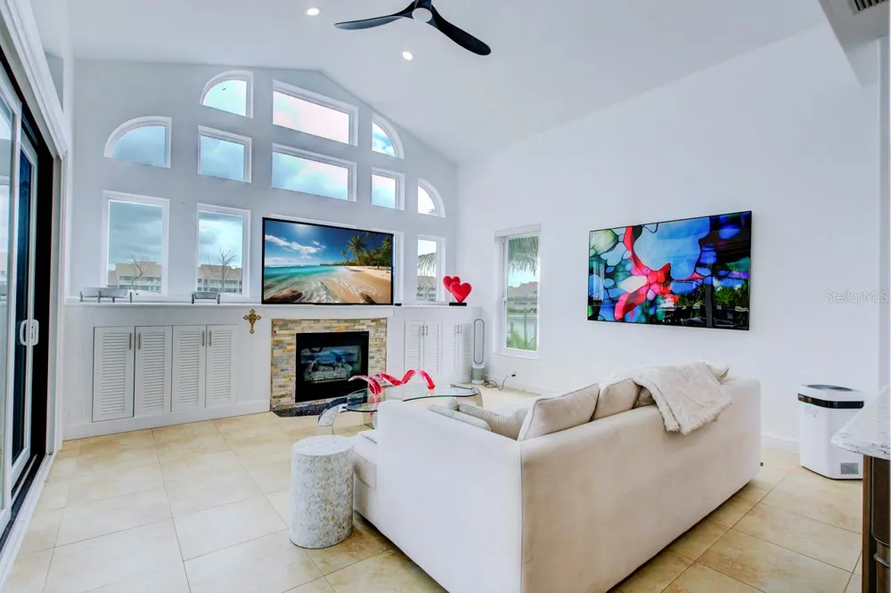 6113 PASADENA POINT BOULEVARD Gulfport, FL 33707