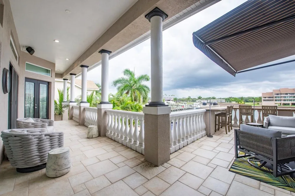 6113 PASADENA POINT BOULEVARD Gulfport, FL 33707
