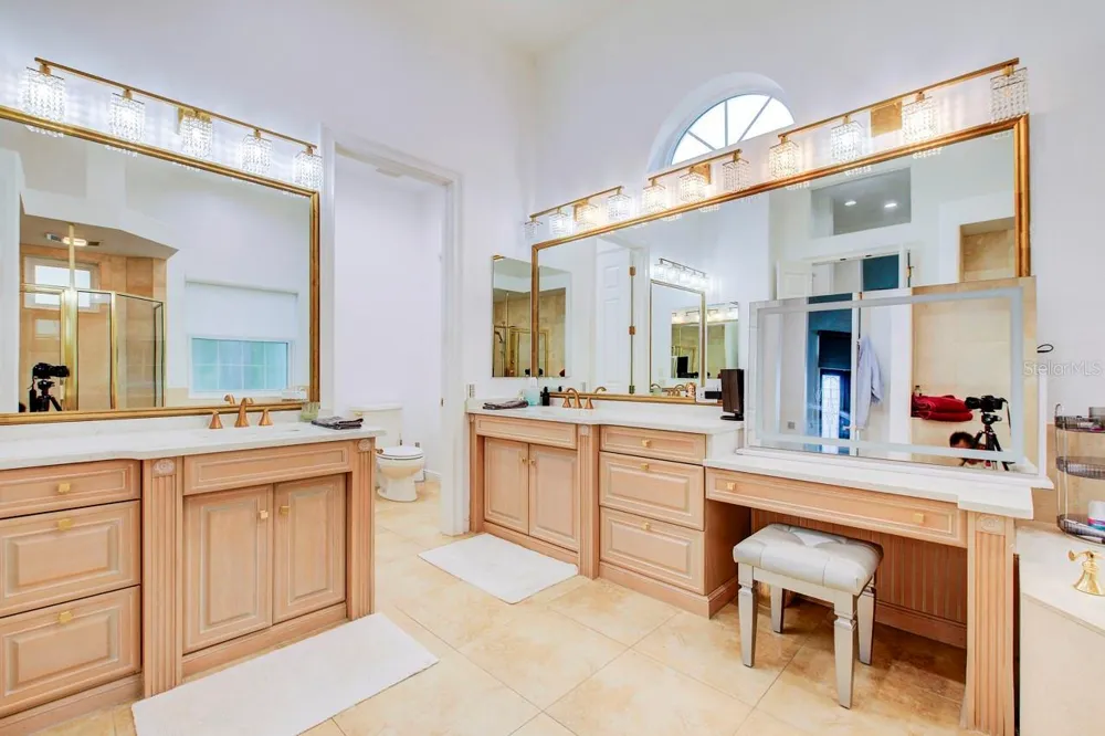 6113 PASADENA POINT BOULEVARD Gulfport, FL 33707