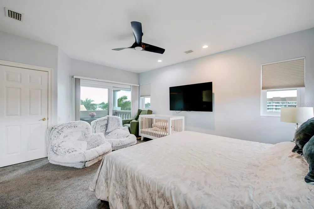 6113 PASADENA POINT BOULEVARD Gulfport, FL 33707