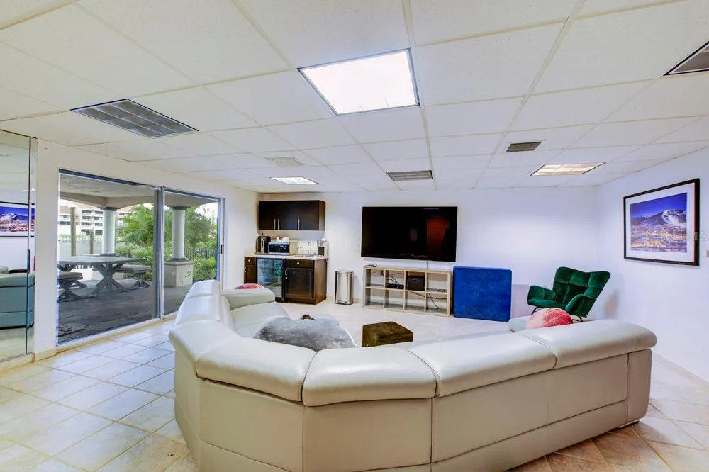 6113 PASADENA POINT BOULEVARD Gulfport, FL 33707