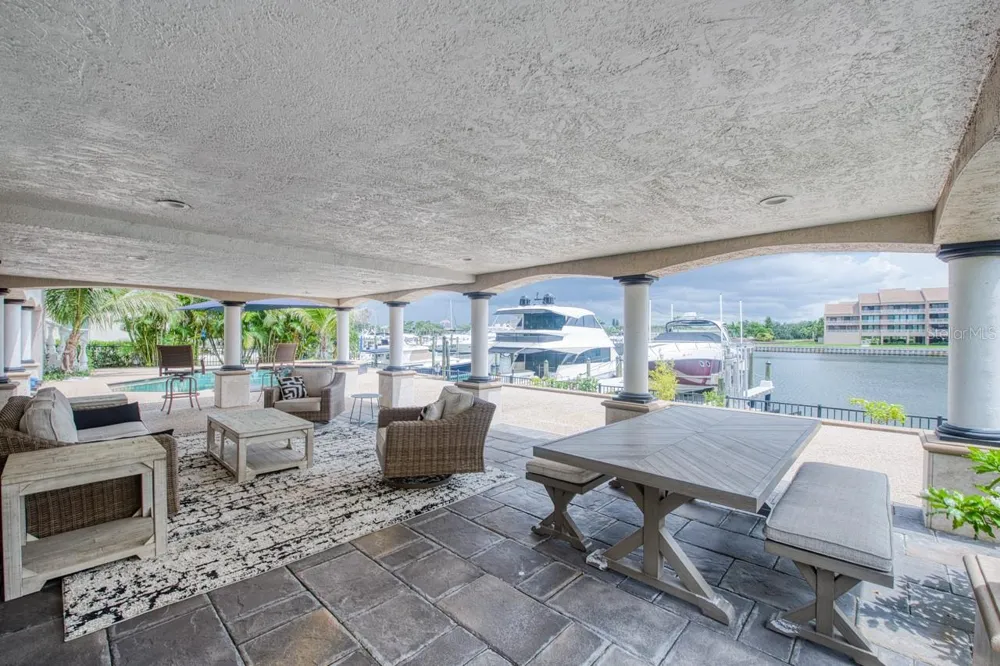 6113 PASADENA POINT BOULEVARD Gulfport, FL 33707